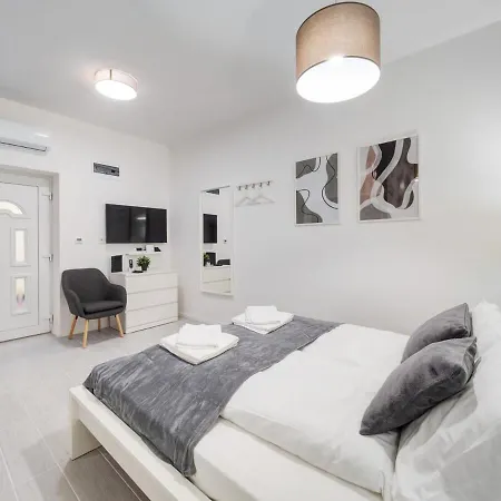 Freshly Designed Appartement *